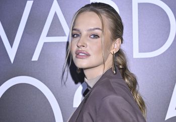 Już nosi takie jeansy. Wiosną będą hitem. Ale spójrzcie na górę