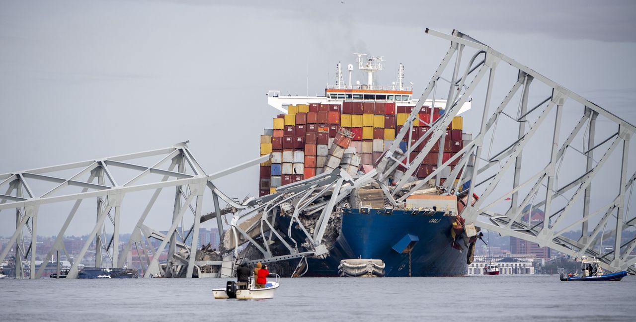 Mayday signal minutes before hitting bridge in Baltimore