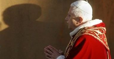Benedykt XVI: odpowiedzią na przemoc nie może być nienawiść