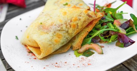 Butitto z pieczonymi ziemniakami, salsą pomidorową i pieczarkami