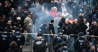 Protesty w Niemczech. Zamieszki na marszu przeciwko islamistom