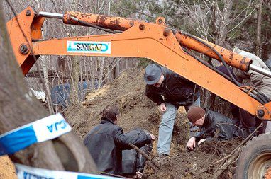 Odkopano zwłoki trzeciej ofiary "łowców mieszkań"