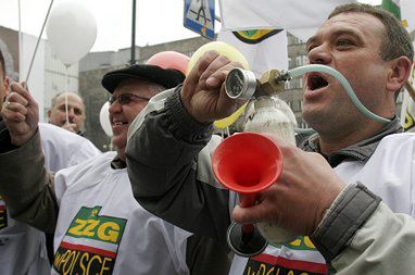 Manifestacja OPZZ w Dniu Walki z Bezrobociem