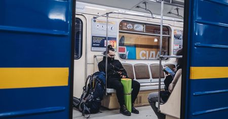 Warszawa przekaże Ukrainie dziesięć starszych składów metra