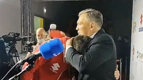 MMŚ w Kielcach. Piękny obrazek po przegranym finale Polaka. Pocieszała go legenda boksu