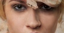 Przeczytaj fragment książki "Kobieta, która wiedziała za mało" Daniela Koziarskiego