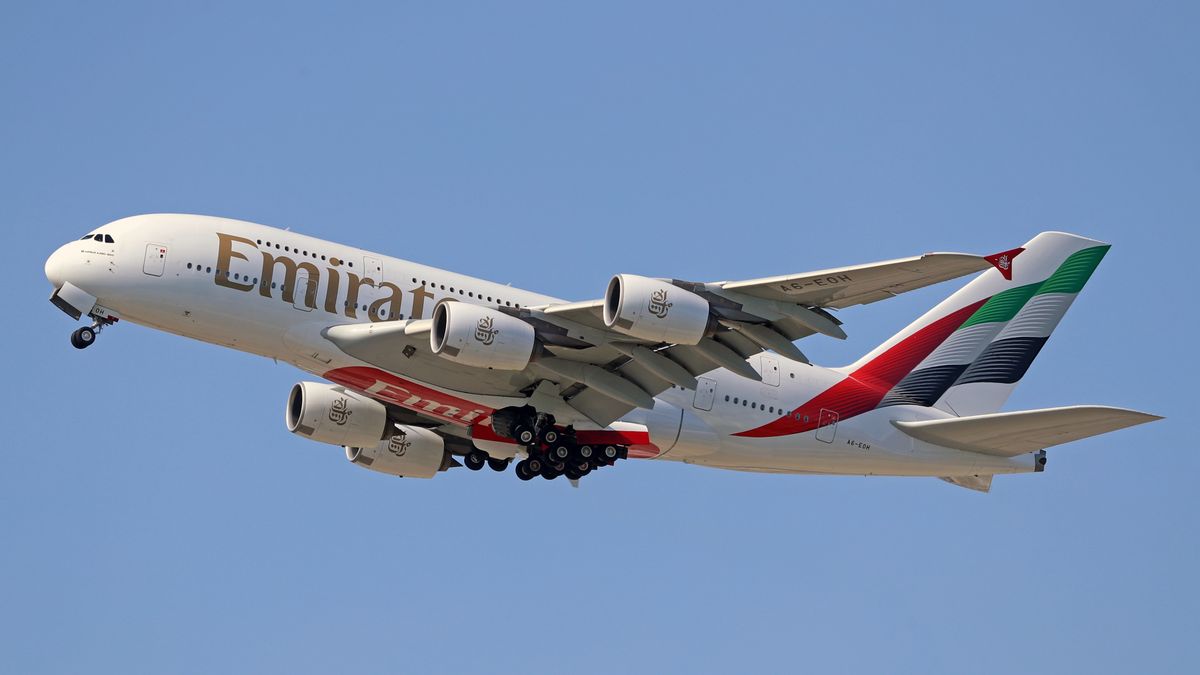 Ile można zarobić w liniach Emirates?