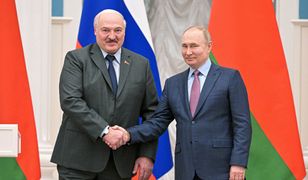 Rosjanie uciekają. Łukaszenka uspokaja Putina