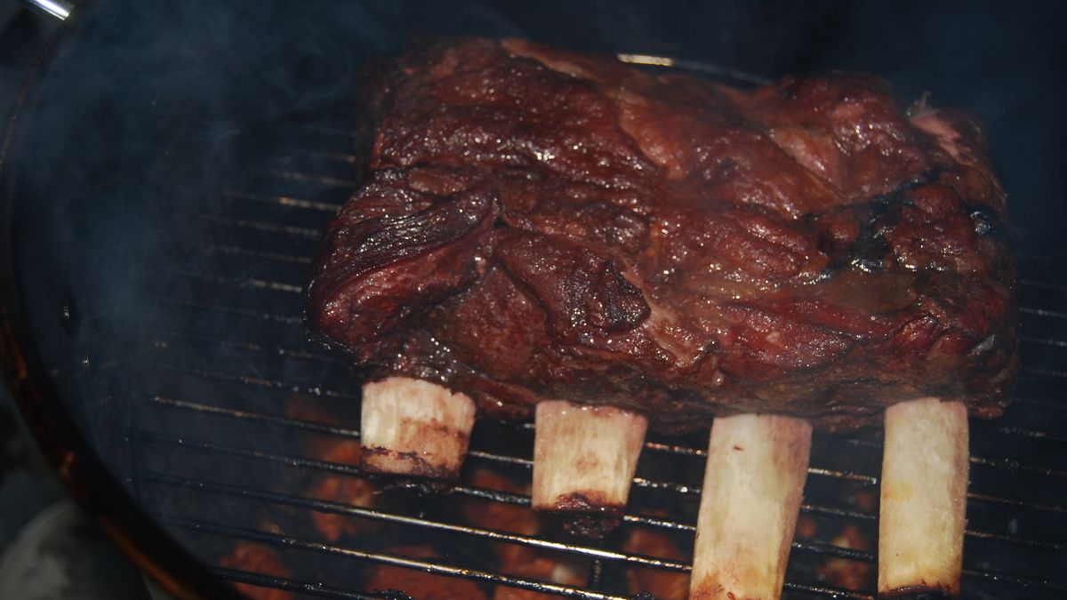 Pieczone w całości żeberka wołowe (mięso i tłuszcz, III klasa mięsa)