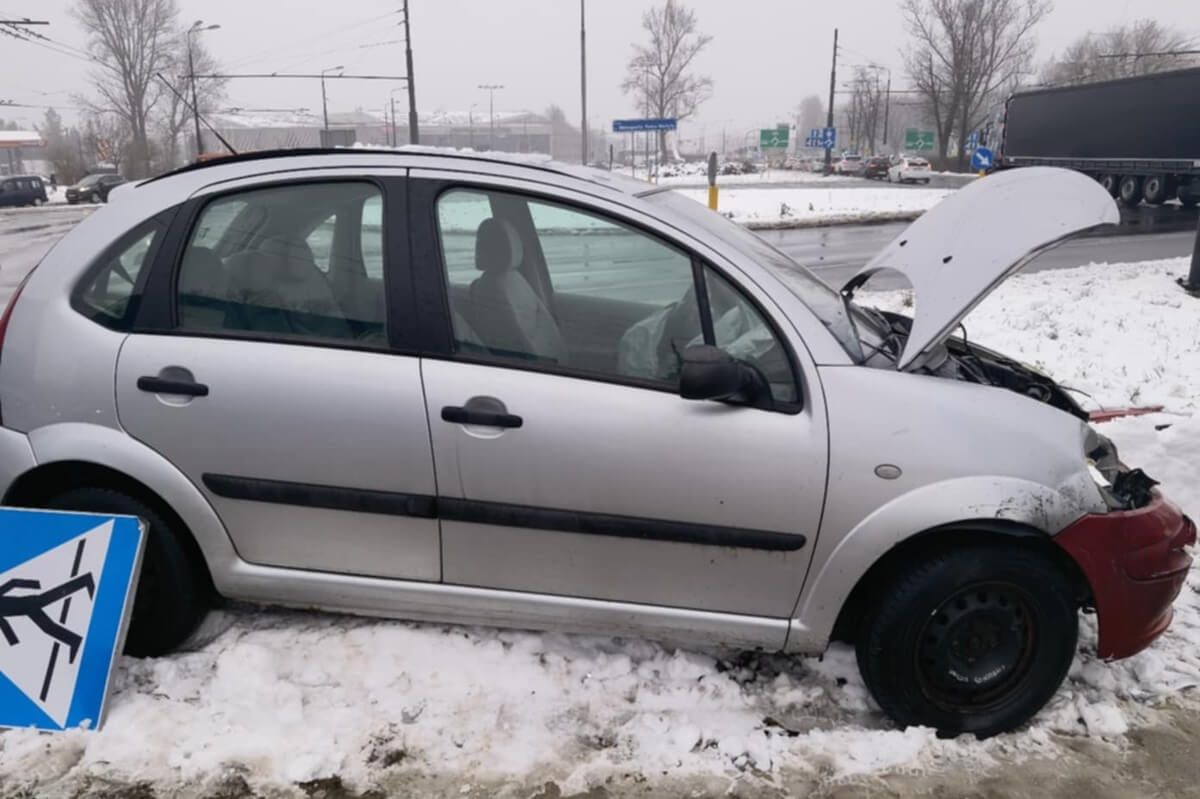 Zderzenie citroena z hyundaiem na rondzie Mohyły w Lublinie