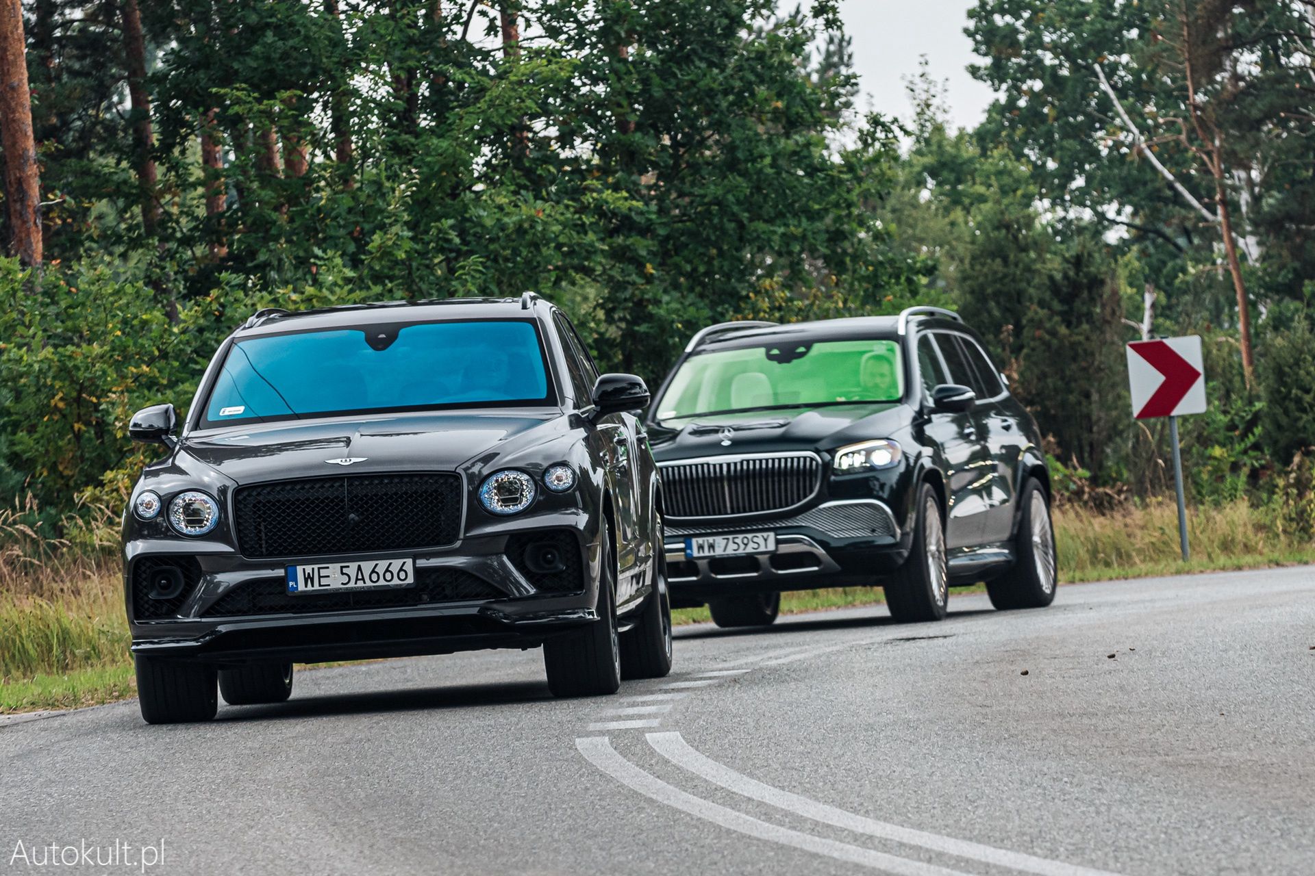 Range Rover (2022) vs Bentley Bentayga S (2022) vs Mercedes-Maybach GLS 600 (2022)