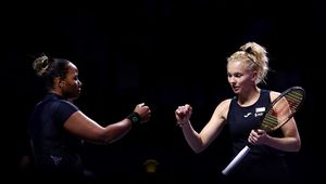 Kapitalna pogoń dała im ważne zwycięstwo w WTA Finals