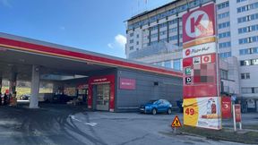 W Polsce ceny spadły. A w Szwecji? Tyle kosztuje paliwo