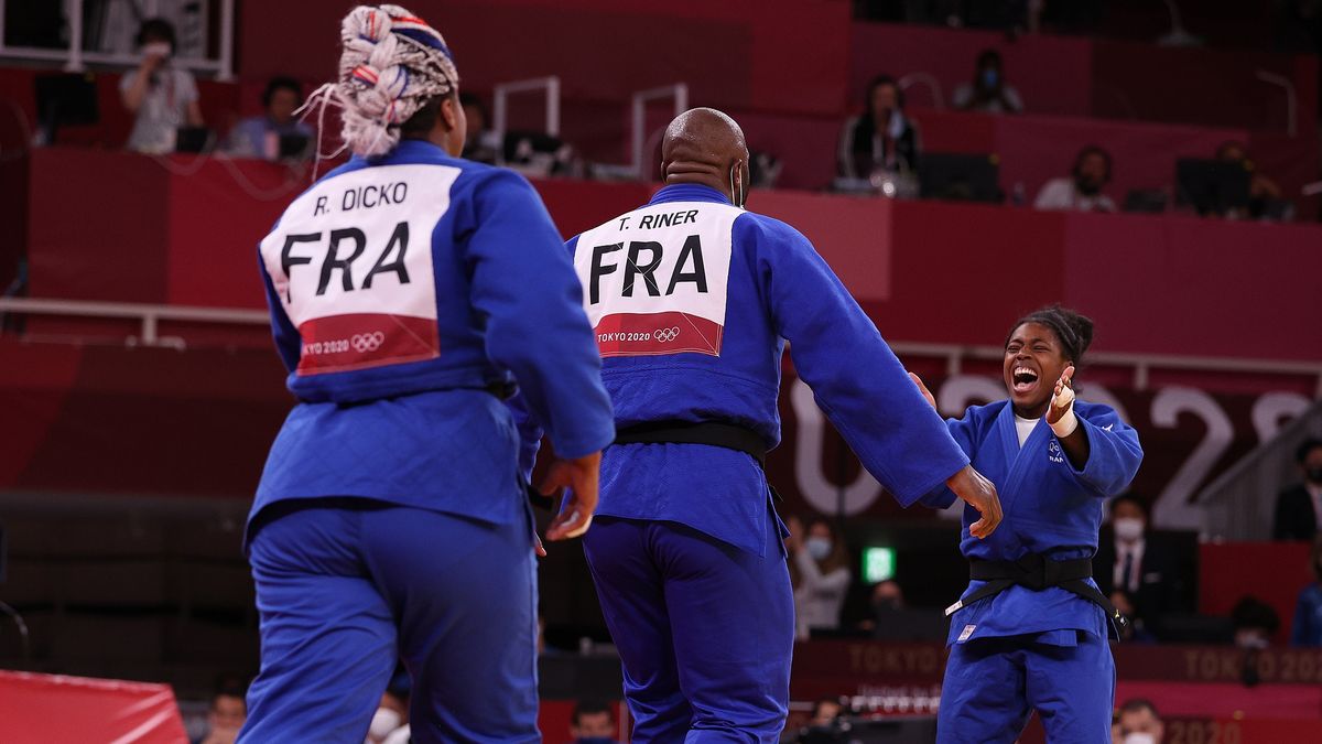 radość Francuzów po wygranej w finale judo drużyn mieszanych