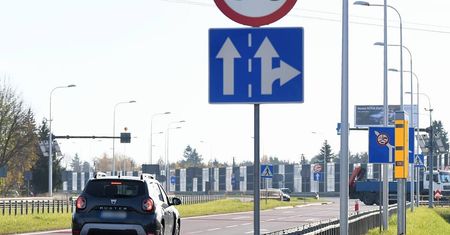 Ten fotoradar może śledzić nawet 32 auta na raz. Właśnie stanął na wylocie z Lublina