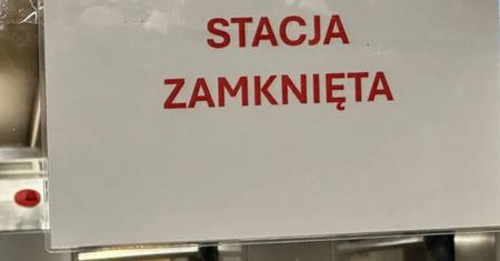 Paraliż metra w Warszawie. Mężczyzna skoczył pod jadący pociąg