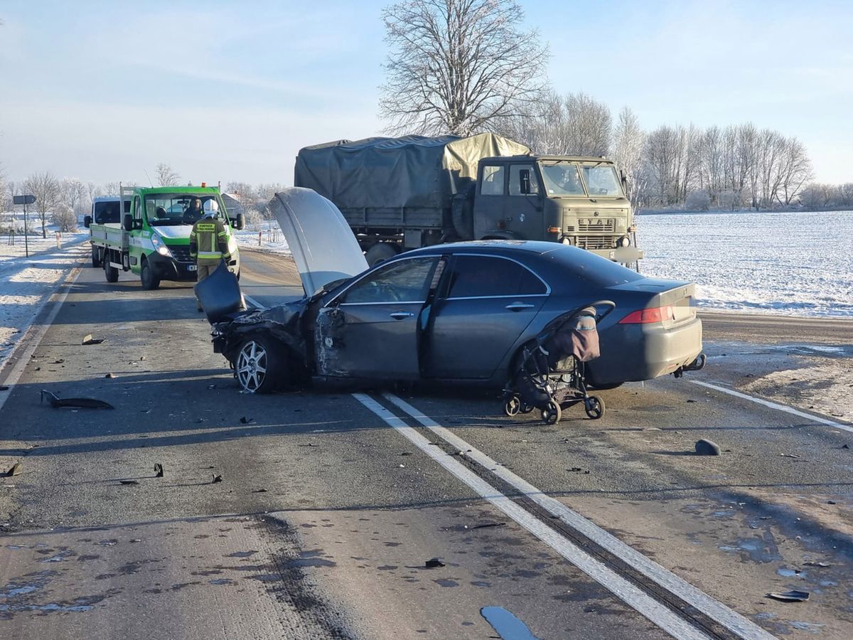 Groźny wypadek na trasie Ełk-Grajewo: cztery osoby w szpitalu