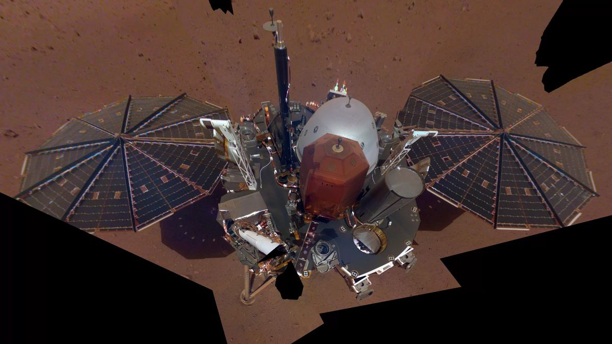 Sonda InSight zrobiła sobie pierwsze selfie na Marsie 1