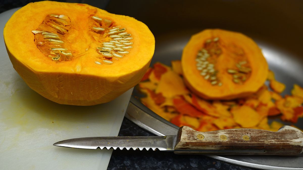 Jak szybko obrać dynię? Poznaj prosty i wygodny sposób.