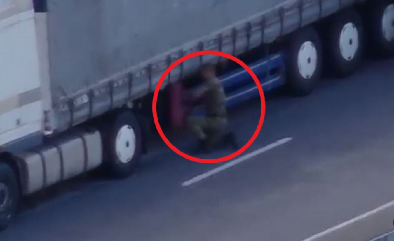 Wszystko nagrano. To Białorusini robią z ukraińskimi ciężarówkami