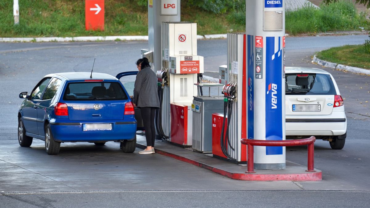 Ceny paliw
Fot. Bartlomiej Magierowski/East News. Wroclaw 20.09.2023. Wbrew sytuacji rynknowej, ceny paliw w Polsce coraz nizsze. N/z: stacja paliw Orlen przy ulicy Krzywoustego.
Bartlomiej Magierowski