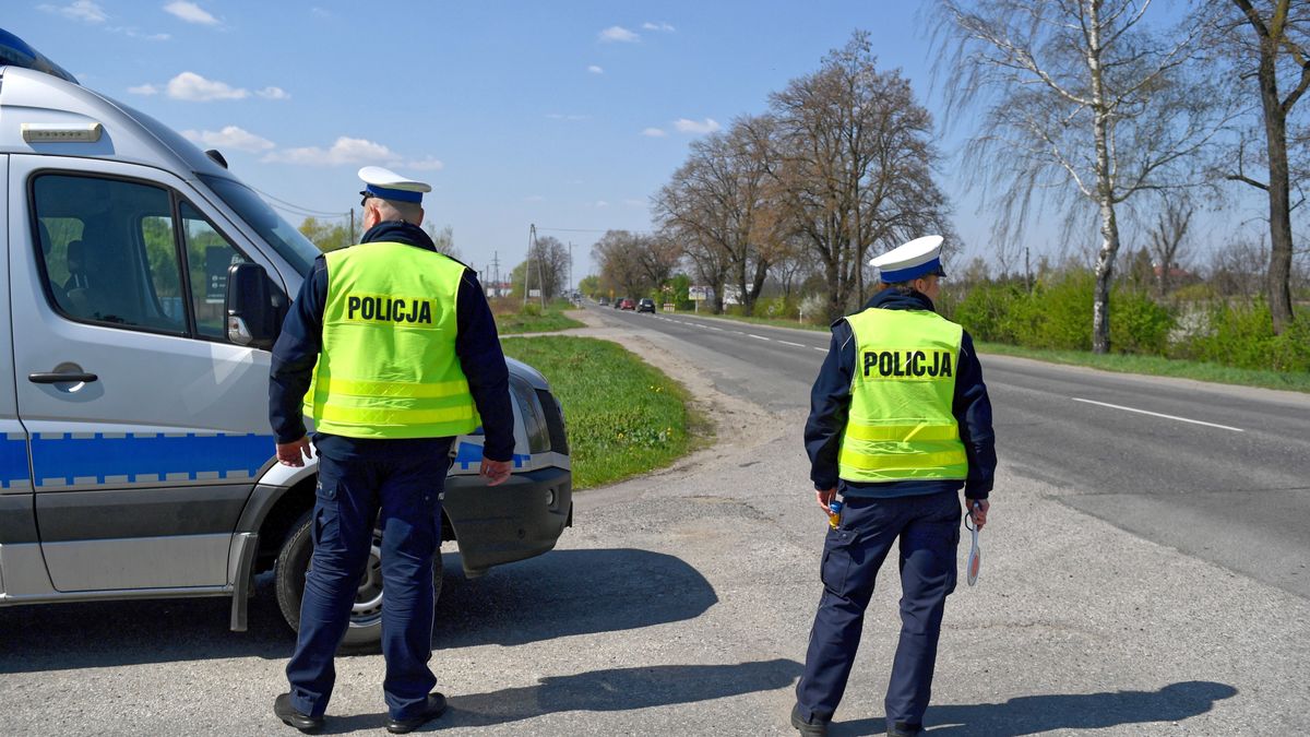 policja
Darek Delmanowicz
akcja, droga, drog�wka, kontrola, patrol, policja, policyjna, radar, radar fotoradar, radiow�z, ruch, trasa, ulica, ultralyte ultra lyte, Wielkanoc, wielkanocne