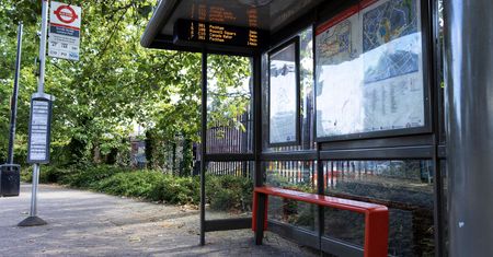 Tajne dokumenty brytyjskiego Ministerstwa Obrony znalezione na przystanku autobusowym