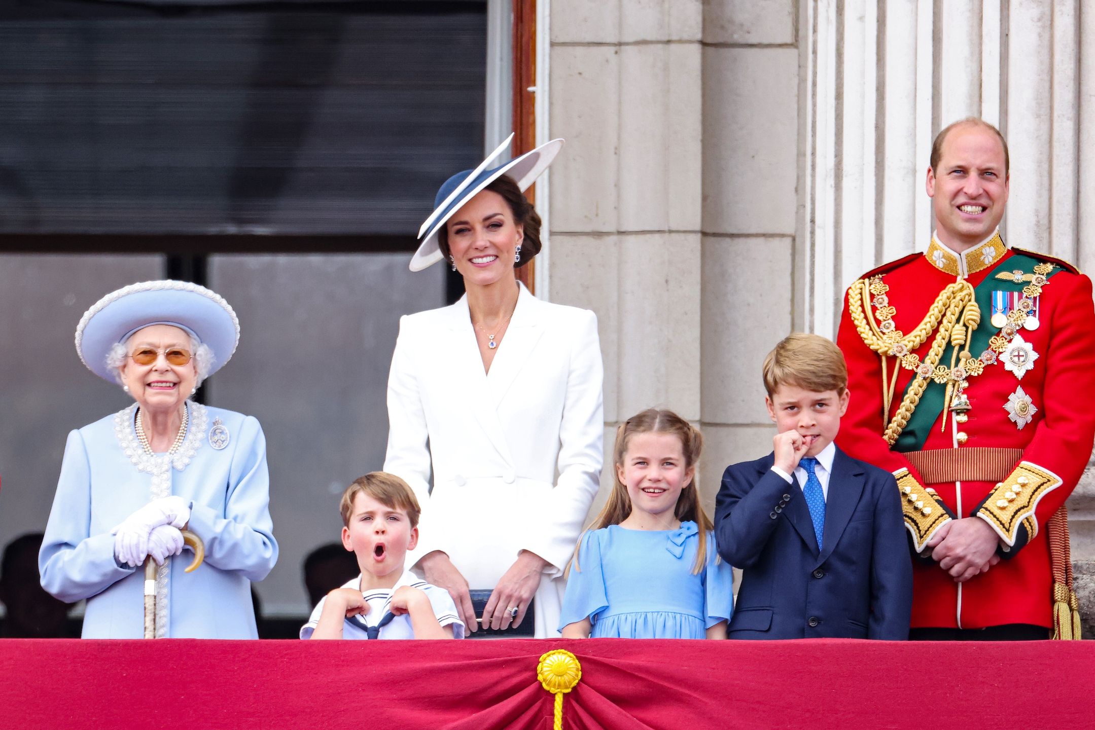Królowa Elżbieta II, księżna Kate, książę William