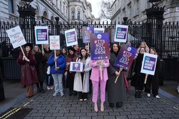 Chcą globalnego zakazu narzędzi do nudyfikacji. Na liście 108 organizacji