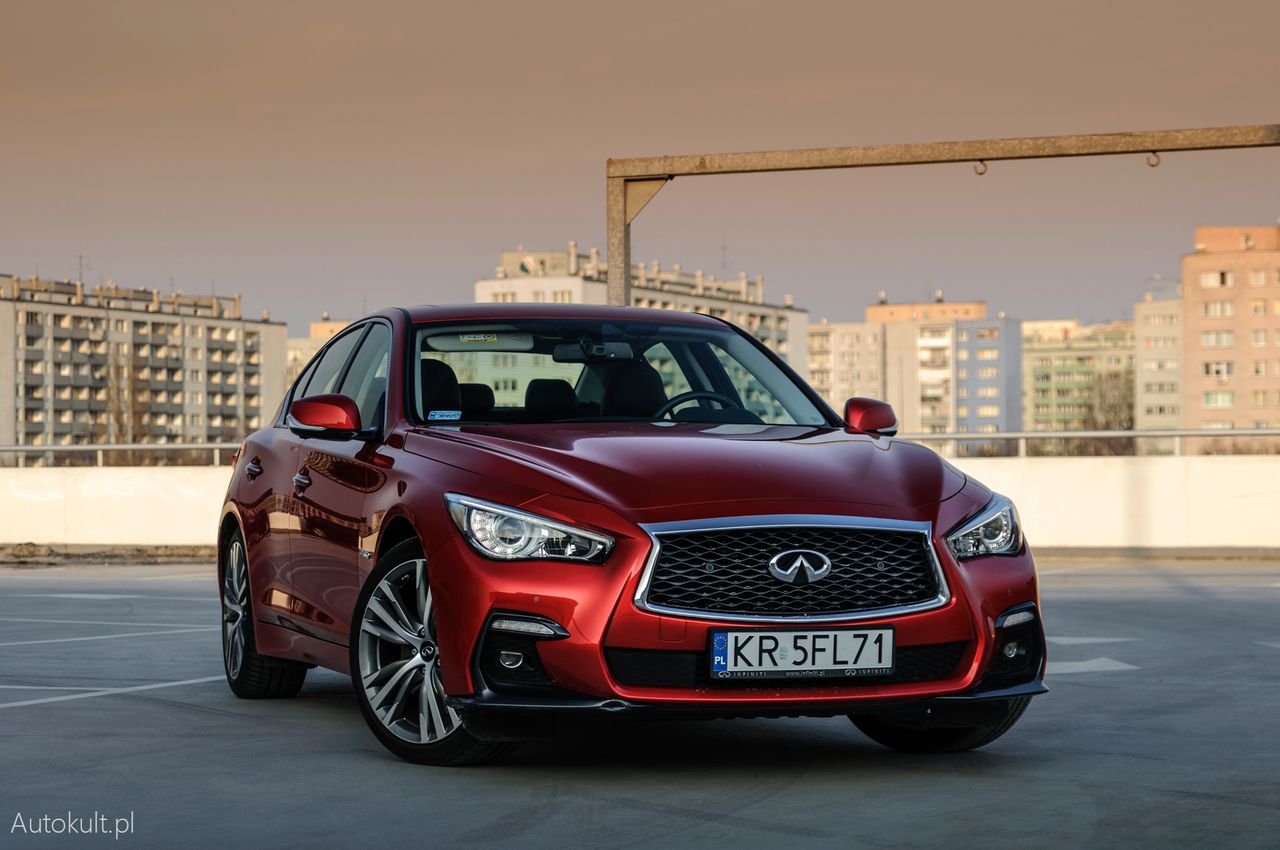 Test Infiniti Q50S: jeden przycisk zmienia wszystko