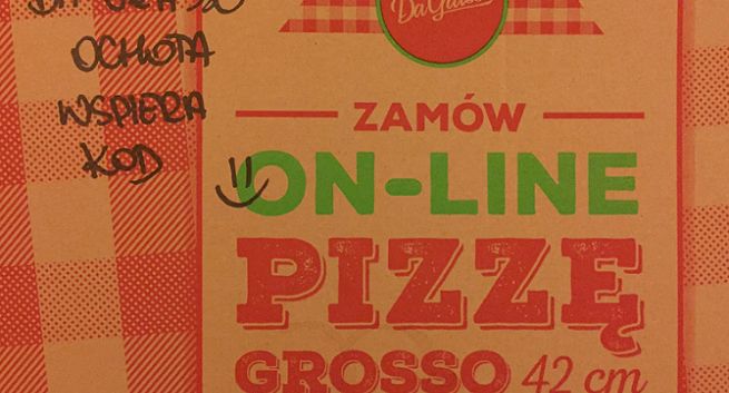 Da Grasso odcina się od napisu wspierającego demonstrantów przed Sejmem. „Pizzę dostarczamy wszystkim”