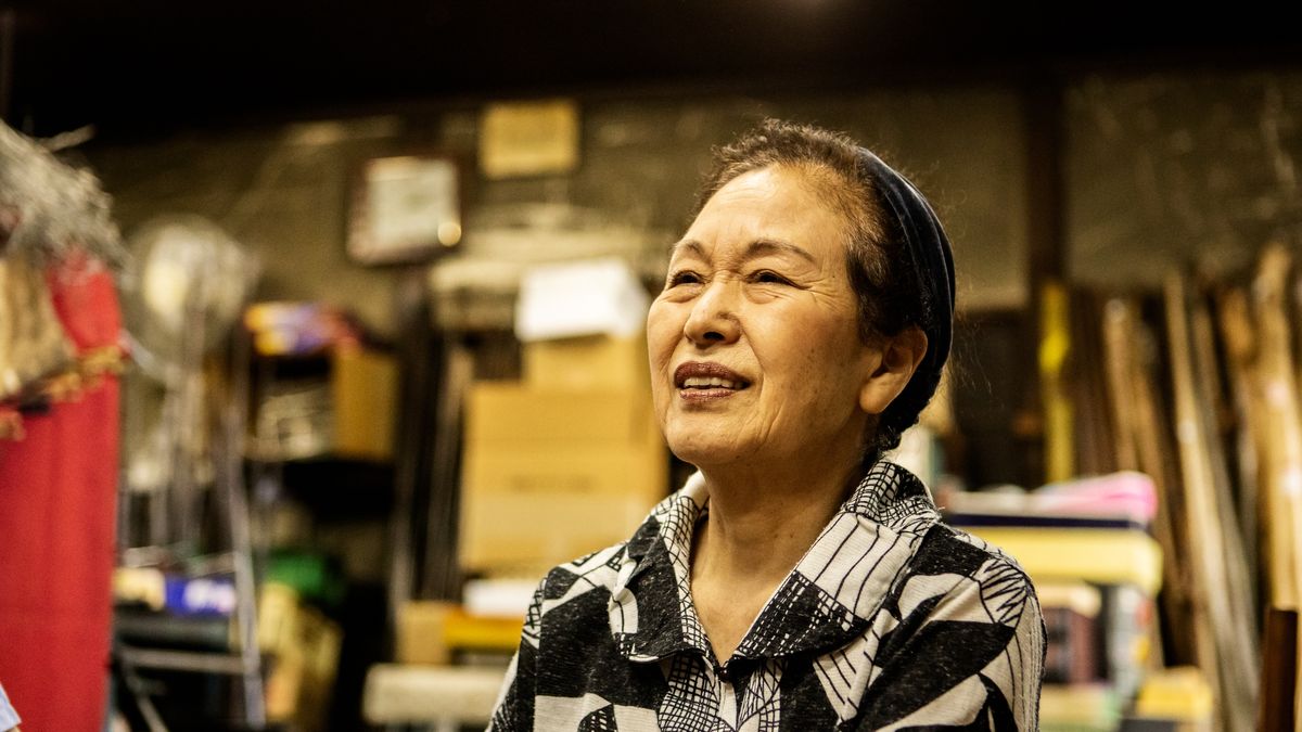 The wife of a senior craftsman working at a metalworking shop in the downtown area.
Supporting her husband who is a veteran engineer.
Taiyou Nomachi
