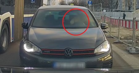 Pokazała środkowy palec. Teraz się tłumaczy. "Zirytowało mnie"