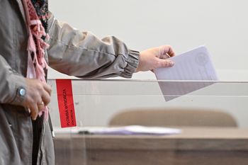 Tak głosowali Polacy. PKW podaje dane z 90 proc. komisji