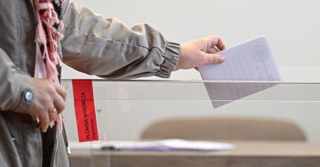 Tak głosowali Polacy. PKW podaje dane z 90 proc. komisji