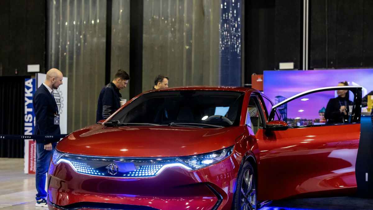 Samochód elektryczny Izera prezentowany podczas 4 Design Days w Katowicach