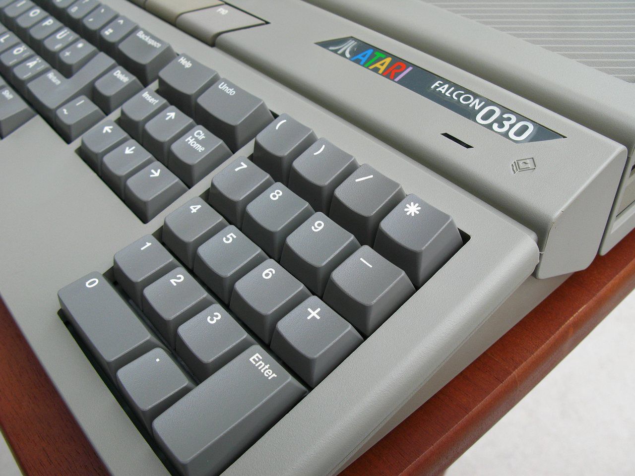 Atari Falcon część 2 – historia wróbla co chciał być jastrzębiem, a stał się Fenixem