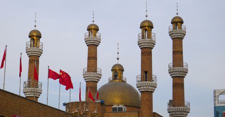 Zainstaluj aplikację albo idź do więzienia: chińscy muzułmanie zinwigilują się sami