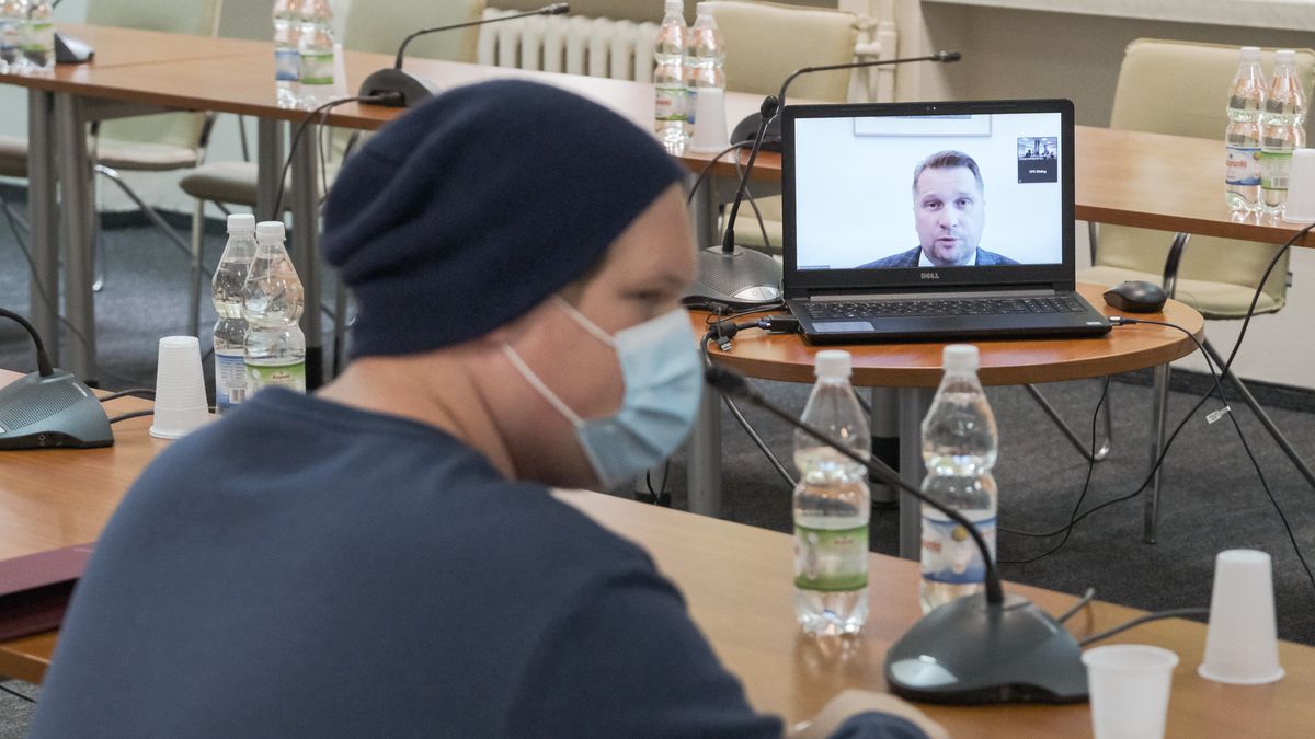 Przemys�aw CzarnekWarszawa, 20.08.2021. Minister edukacji i nauki Przemys�aw Czarnek (na ekranie laptopa) uczestniczy zdalnie w spotkaniu z przedstawicielami m�odzie�owego forum LGBT+ w Centrum Dialogu Spo�ecznego, 20 bm. w Warszawie.  (kf) PAP/Mateusz Marek ***Zdj�cie do depeszy PAP pt. Minister Czarnek spotka� si� z przedstawicielami m�odzie�owego forum LGBT+***Mateusz MarekCentrum Dialogu Spo�ecznego, edukacja, edukacji i nauki, MEiN, minister, polityk polityka