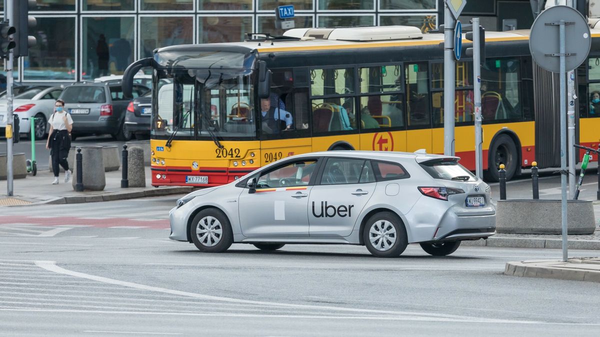 Logo Arkadiusz Zi�?ek
fot: Arkadiusz Ziolek/ East News. Warszawa 01.06.2020.    n/z Samochod firmy Uber.
ARKADIUSZ ZIOLEK