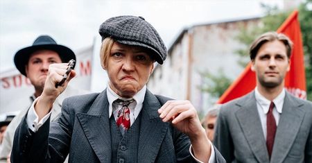 Strzelaniny i seks, socjaliści i narodowcy. Tak podsumowali Polskę