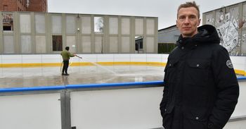 Nowa Sól: Lodowisko coraz bliżej! Trwają ostatnie prace. Znamy ceny biletów. Kto i kiedy będzie mógł jeździć za darmo?