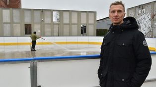 Nowa Sól: Lodowisko coraz bliżej! Trwają ostatnie prace. Znamy ceny biletów. Kto i kiedy będzie mógł jeździć za darmo?