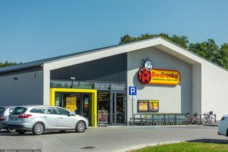 Biedronka i DHL budują sieć automatów paczkowych. 600 maszyn już stoi