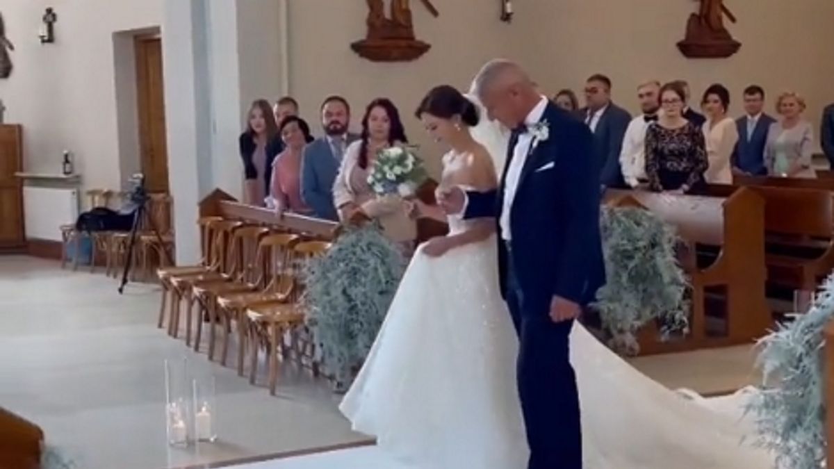 Popularna tiktokerka Adrianna opowiedziała swoim fanom o ślubnej wpadce. 