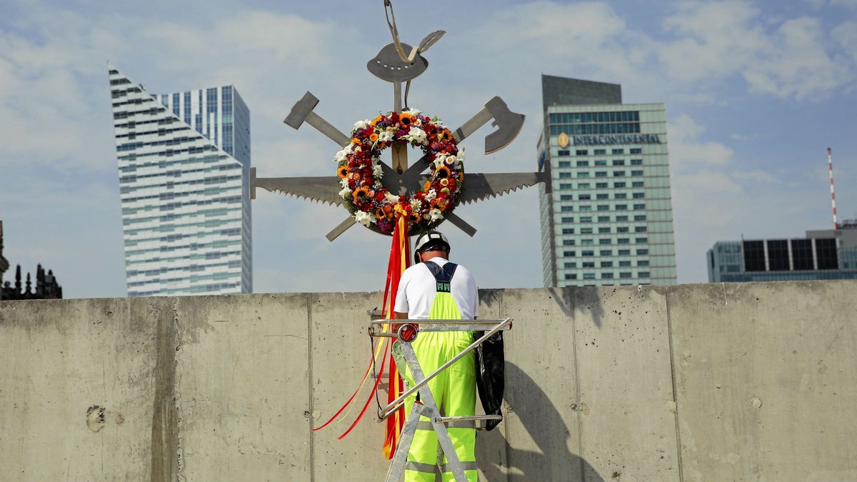 Stawianie wiechy i urządzanie przyjęcie należy do polskiej tradycji - przekonują eksperci 