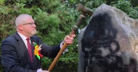 "Polityczny margines". MSZ Ukrainy o zniszczeniu pomnika żołnierzy UPA