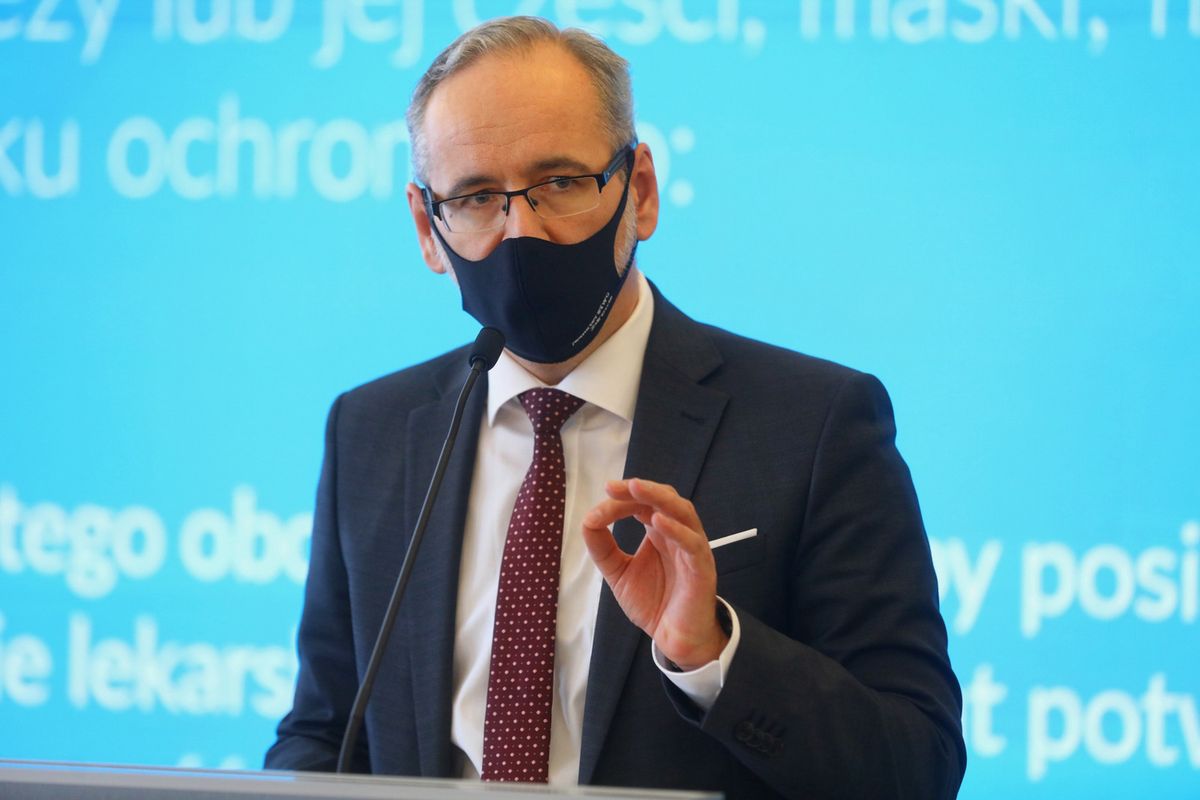 Koronawirus w Polsce. Minister zdrowia Adam Niedzielski mówił o zaświadczeniach ws. maseczek