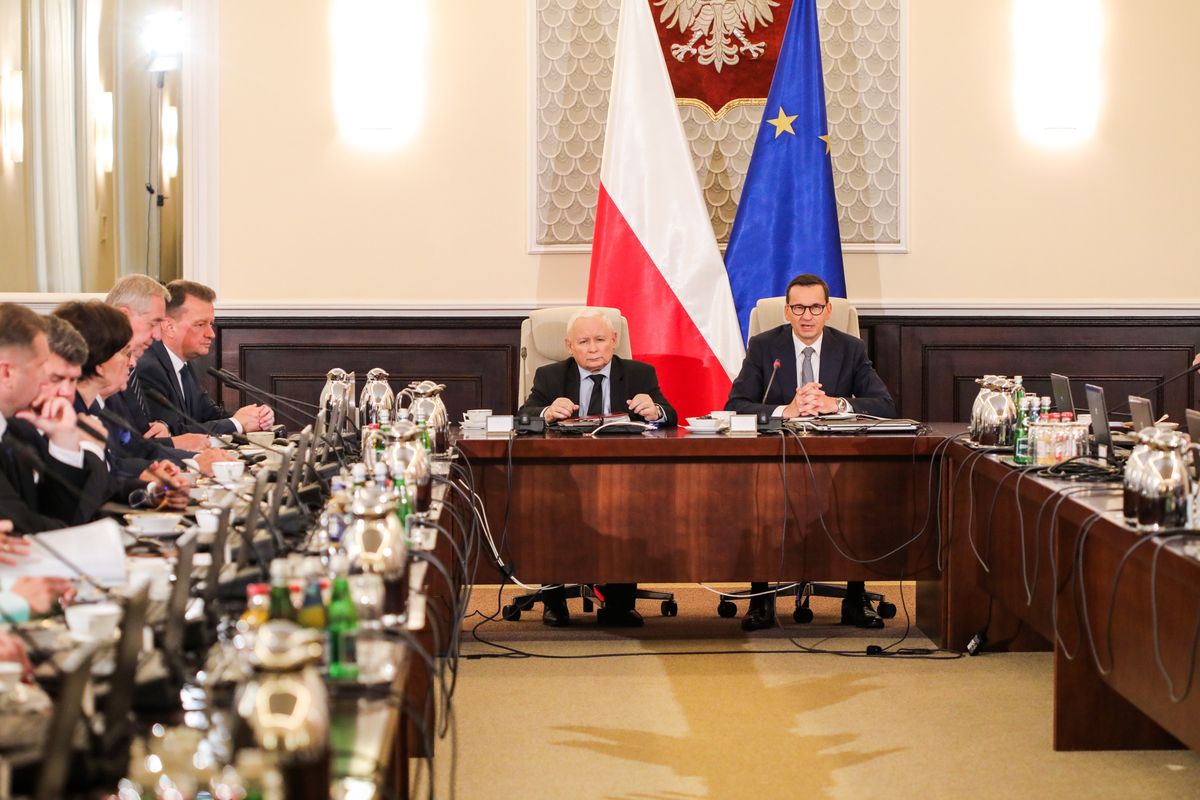 Premier Mateusz Morawiecki i wicepremier Jarosław Kaczyński podczas wtorkowego posiedzenia rządu 