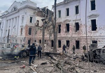 Rosja uderzyła w Sumy. W tym czasie wojskowych nagradzano w piwnicy